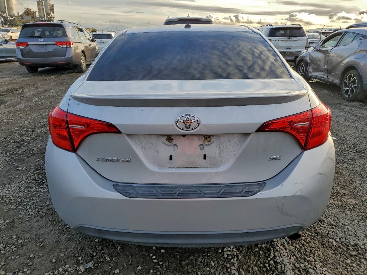 2017 TOYOTA COROLLA L photo 6