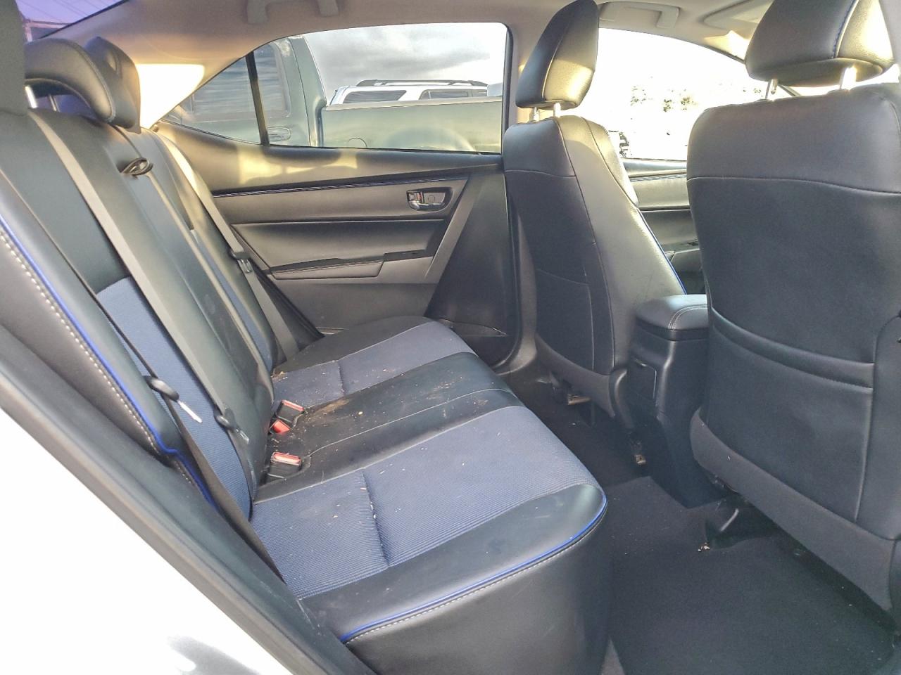 2017 TOYOTA COROLLA L photo 10