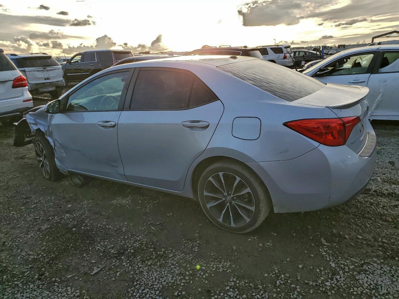 2017 TOYOTA COROLLA L photo 2