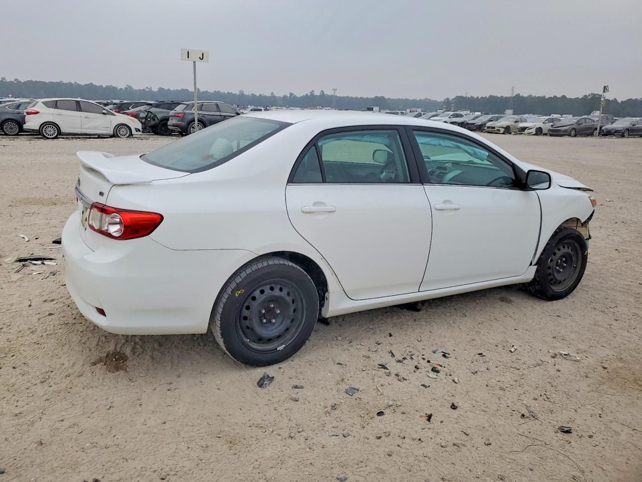 2013 TOYOTA COROLLA BASE photo 3