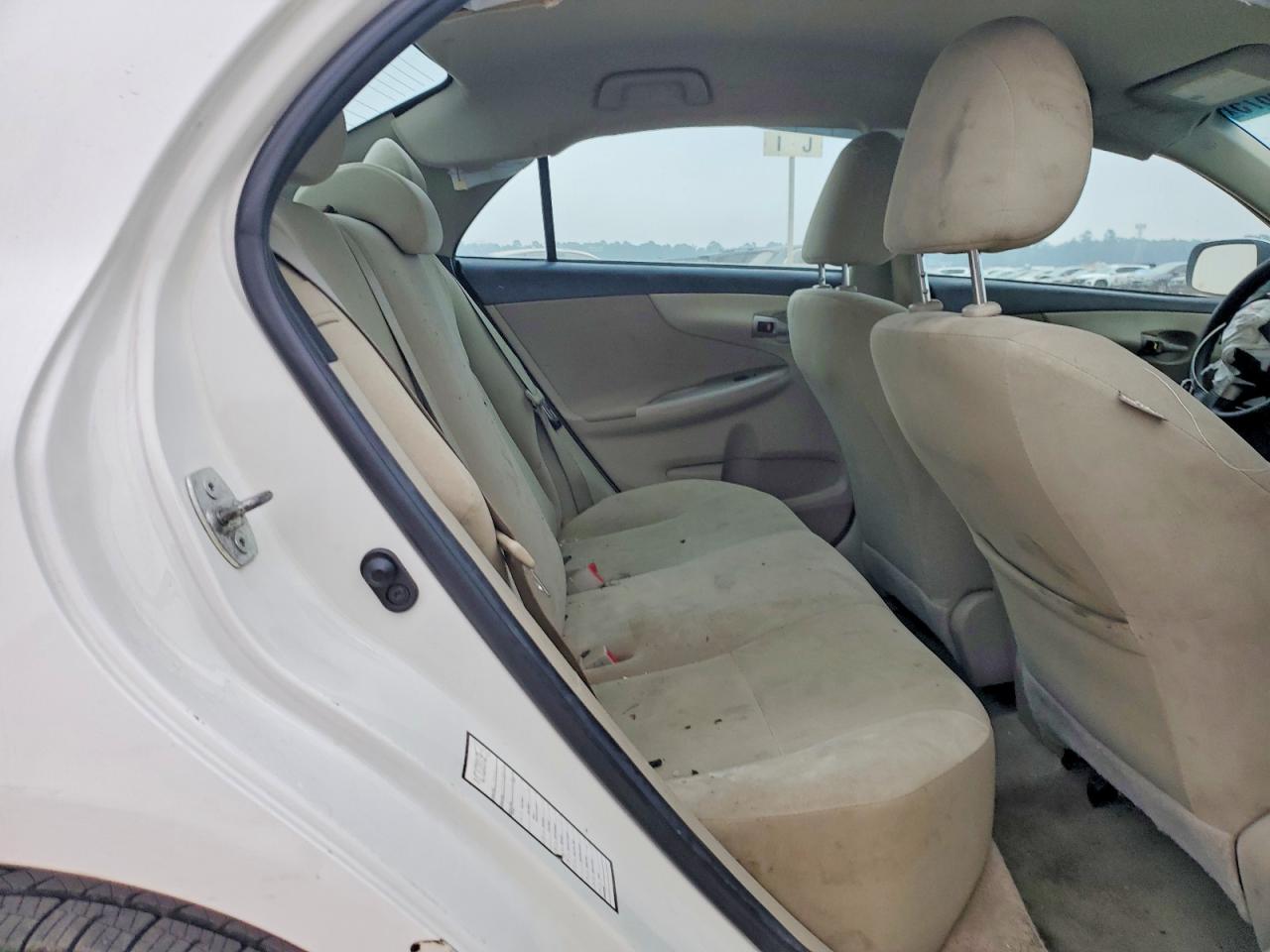 2013 TOYOTA COROLLA BASE photo 10