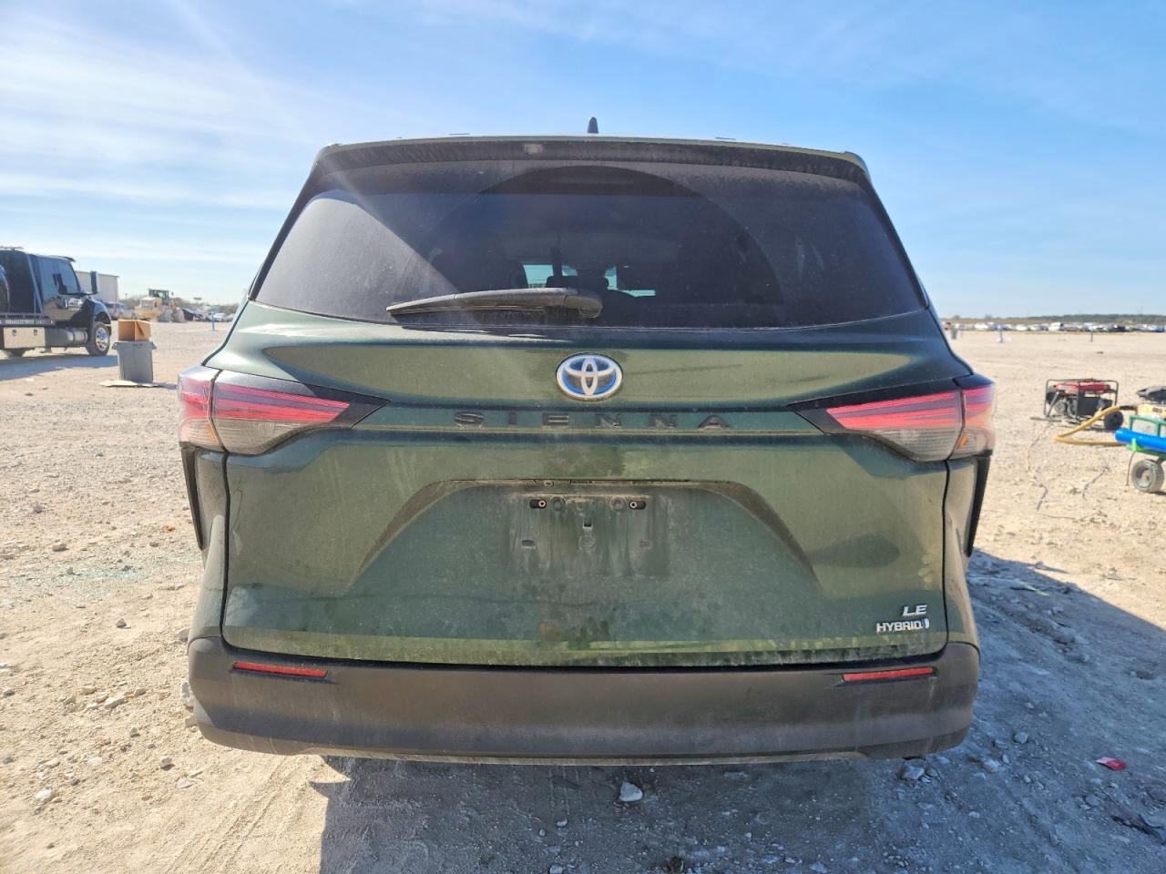 2021 TOYOTA SIENNA LE photo 6