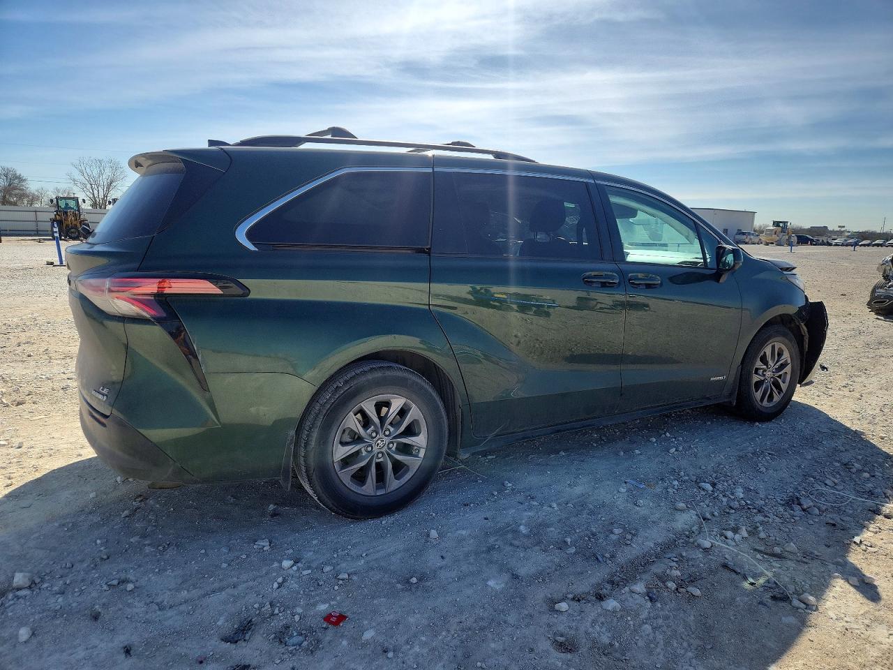 2021 TOYOTA SIENNA LE photo 3