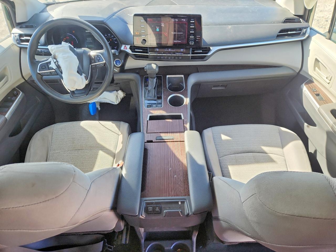 2021 TOYOTA SIENNA LE photo 8