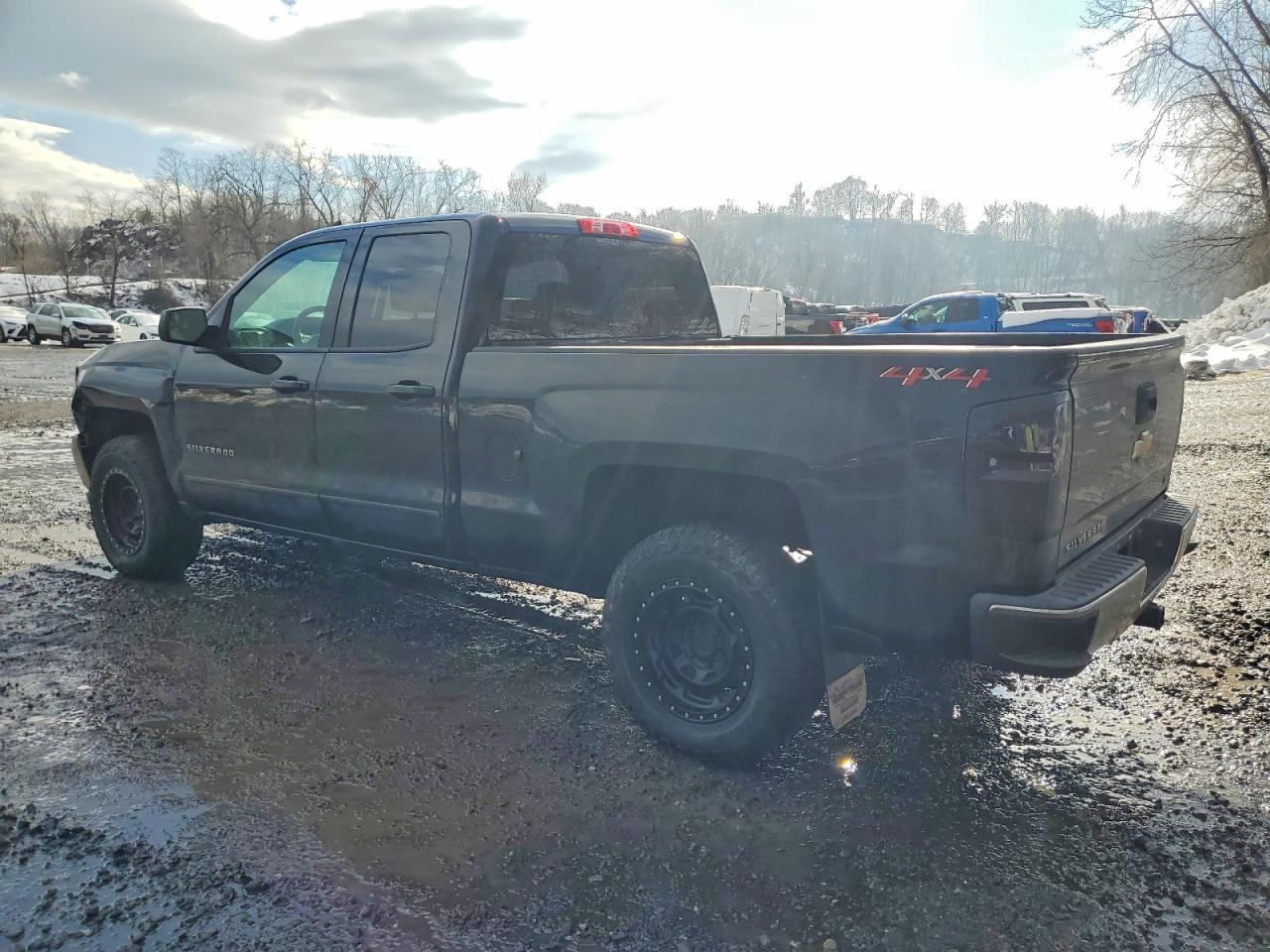 2018 CHEVROLET SILVERADO K1500 LT photo 2