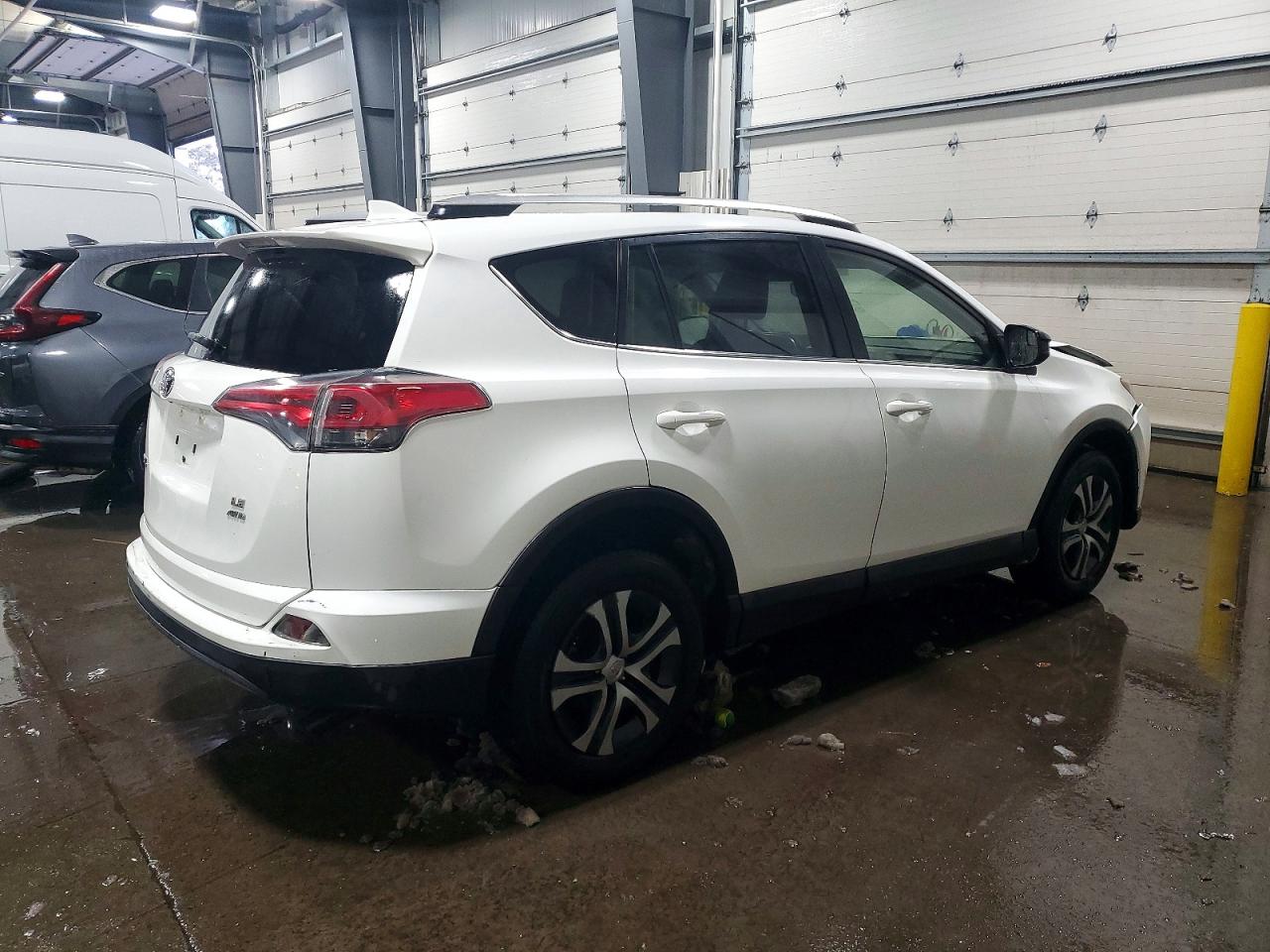 2016 TOYOTA RAV4 LE photo 3