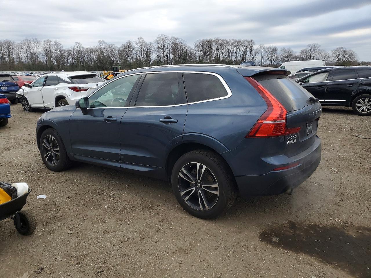 2021 VOLVO XC60 T5 MOMENTUM photo 2