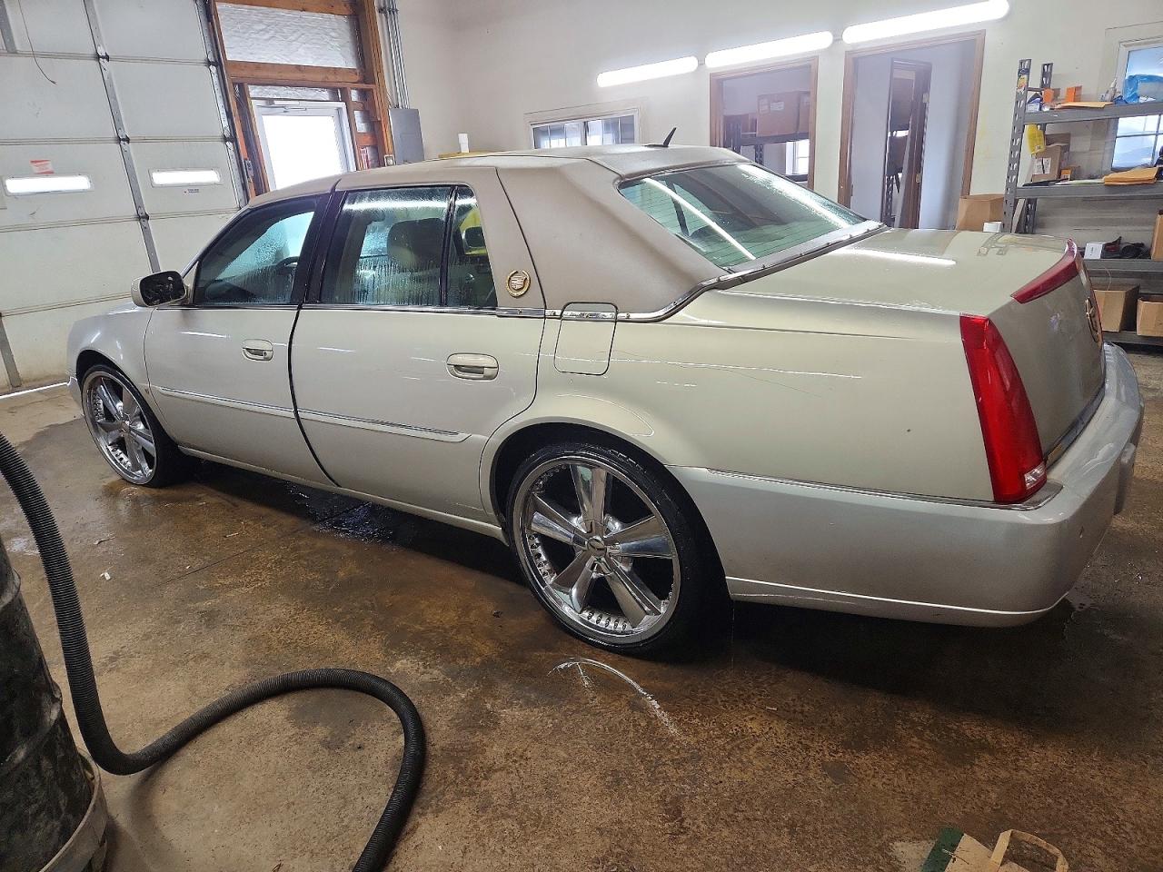 2007 CADILLAC DTS photo 3
