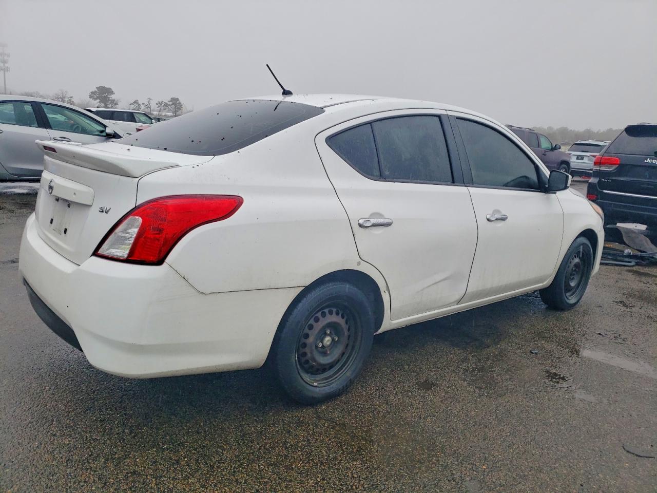 2018 NISSAN VERSA S photo 3