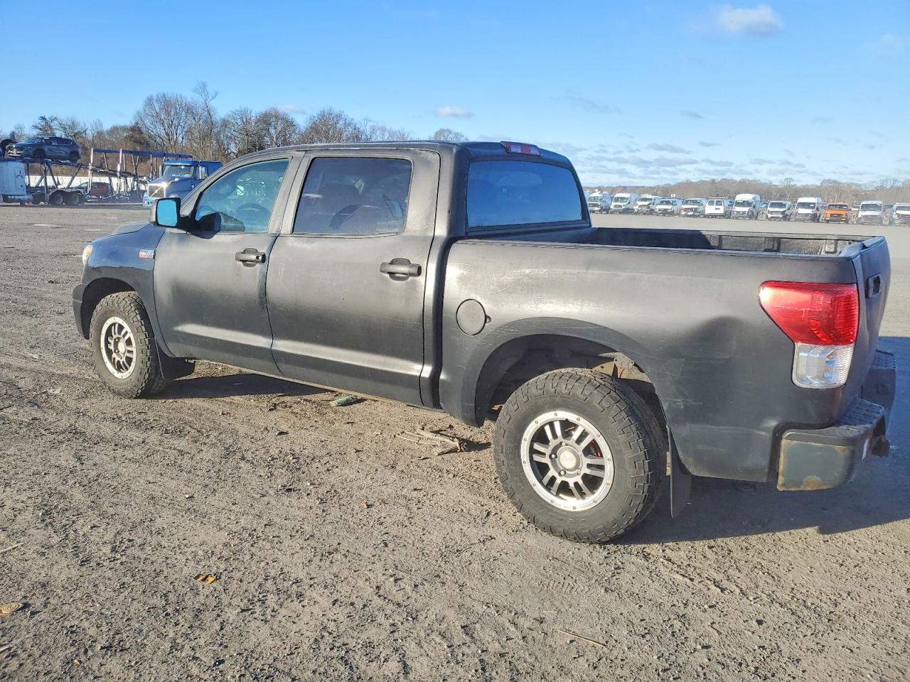 2011 TOYOTA TUNDRA CREWMAX SR5 photo 2