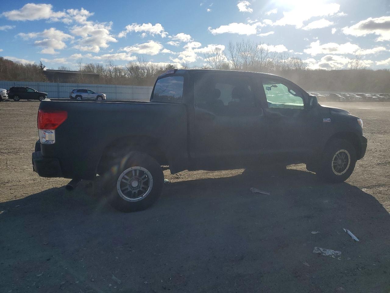 2011 TOYOTA TUNDRA CREWMAX SR5 photo 3