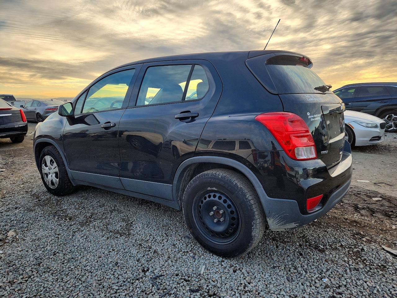 2017 CHEVROLET TRAX LS photo 2