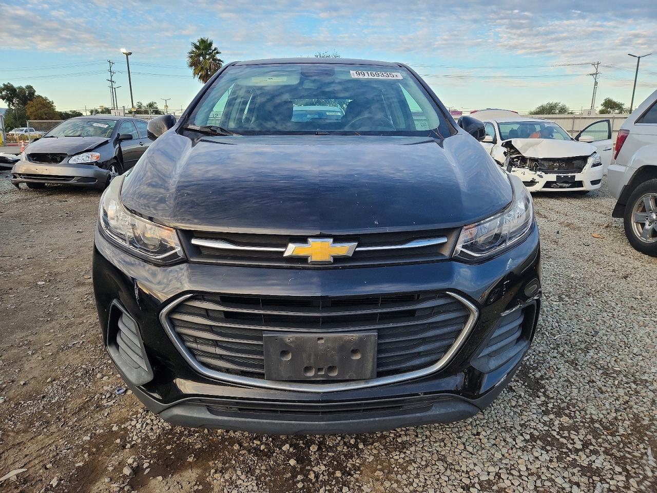 2017 CHEVROLET TRAX LS photo 5
