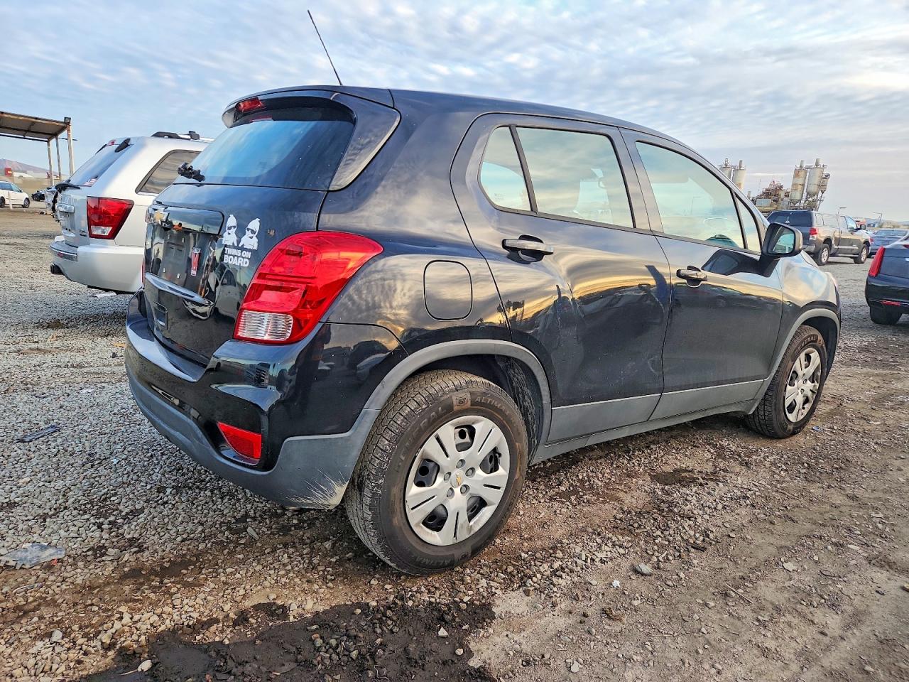 2017 CHEVROLET TRAX LS photo 3