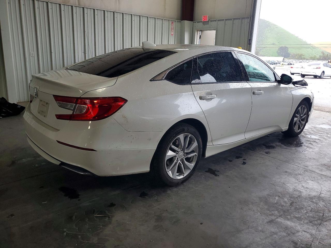 2018 HONDA ACCORD LX photo 3