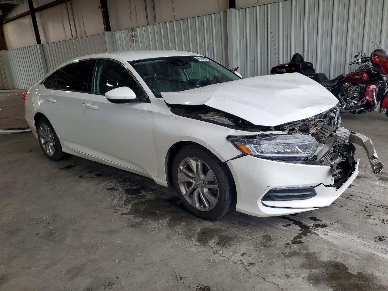 2018 HONDA ACCORD LX photo 4
