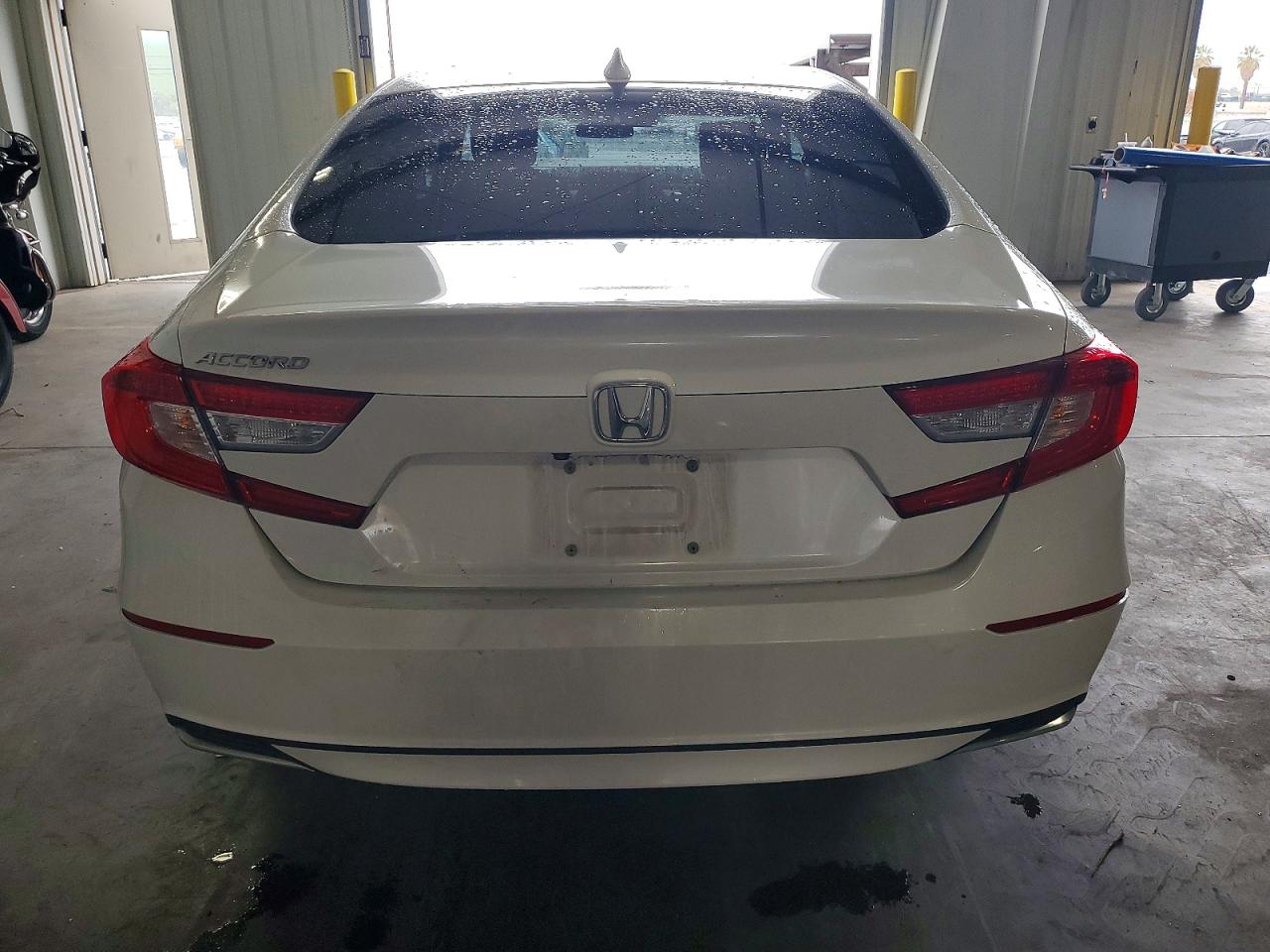 2018 HONDA ACCORD LX photo 6