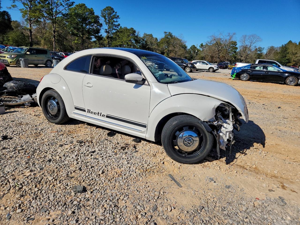 2014 VOLKSWAGEN BEETLE photo 4
