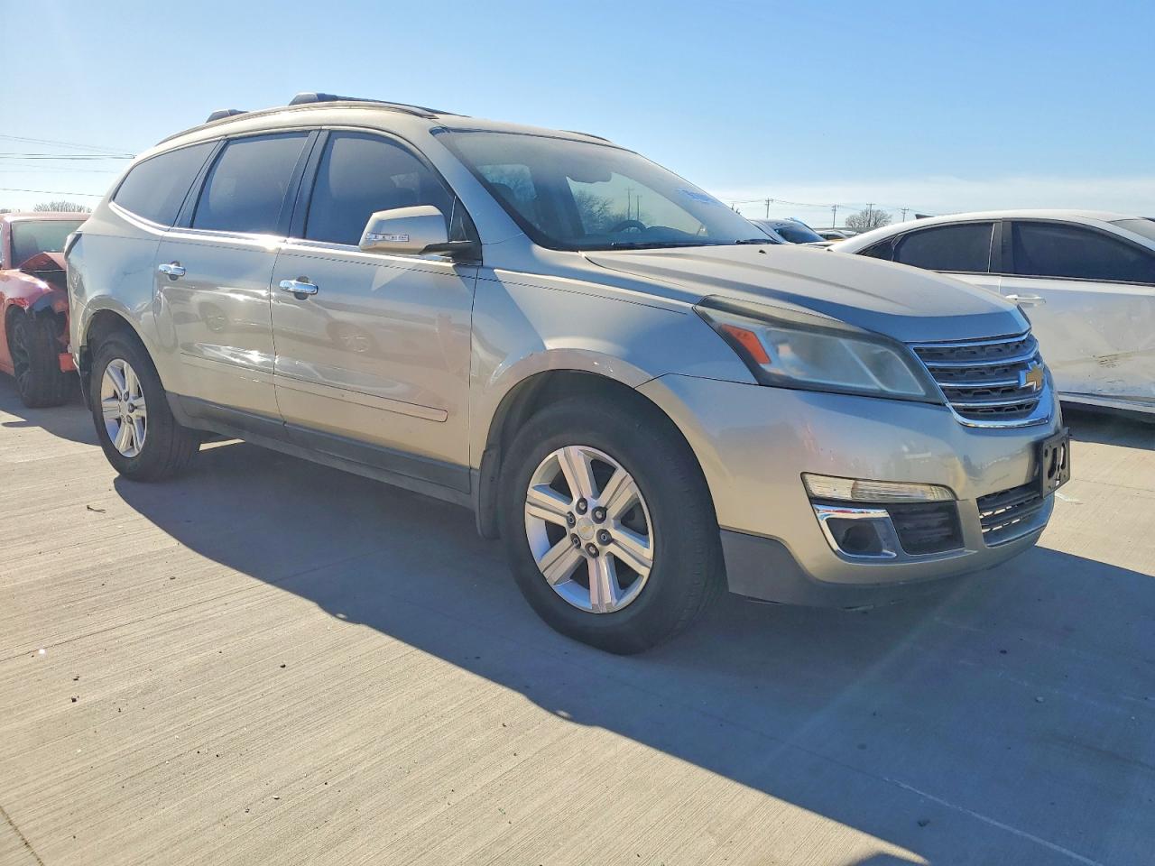 2014 CHEVROLET TRAVERSE LT photo 4