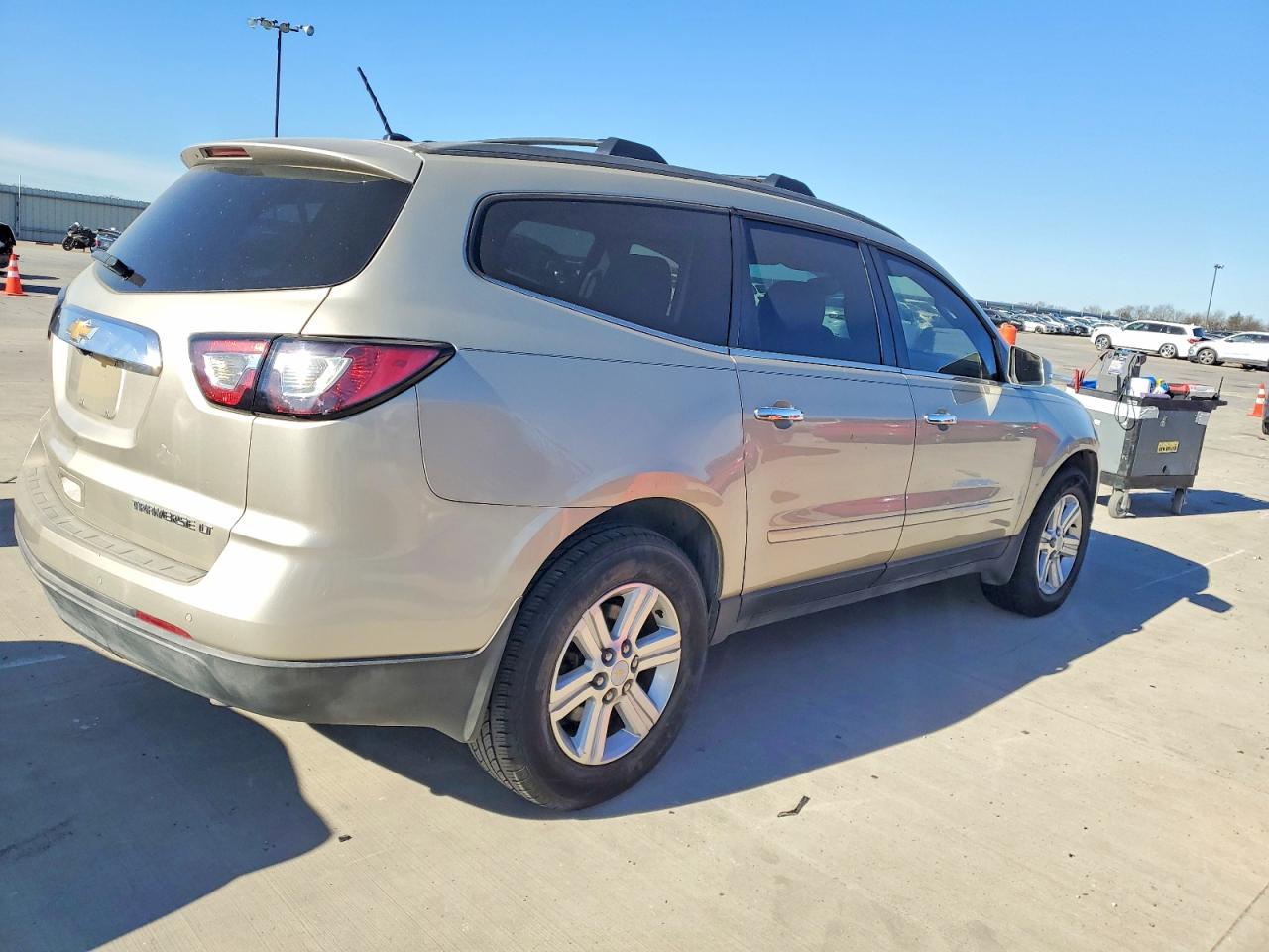 2014 CHEVROLET TRAVERSE LT photo 3