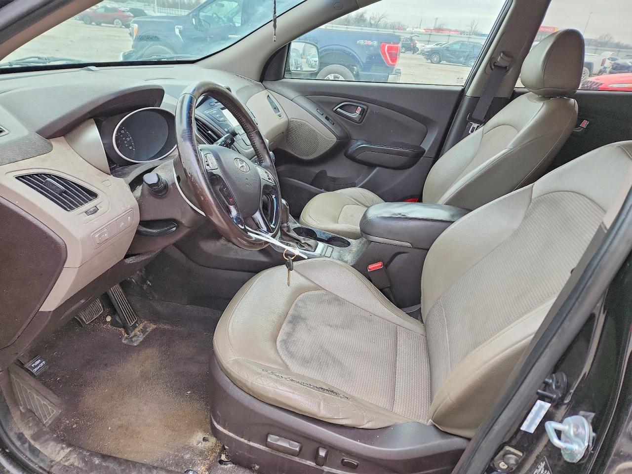 2015 HYUNDAI TUCSON SE photo 13