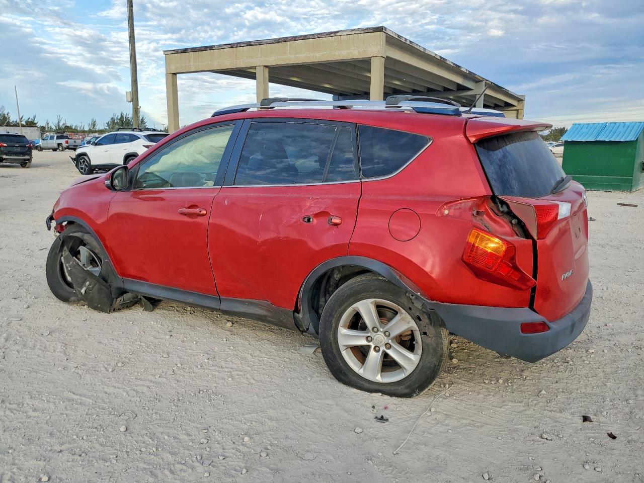 2013 TOYOTA RAV4 XLE photo 2