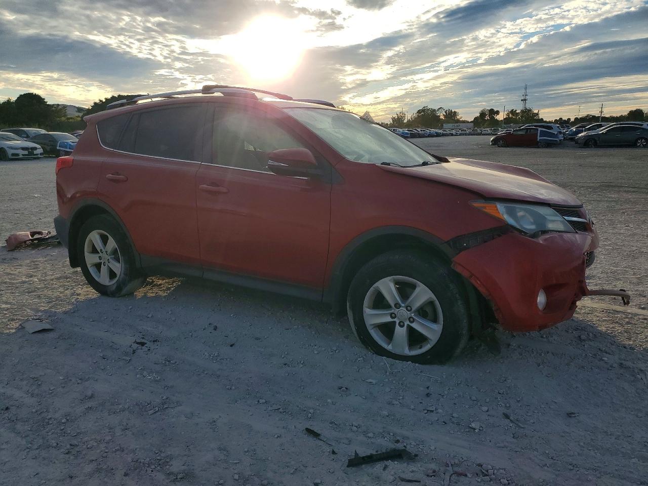 2013 TOYOTA RAV4 XLE photo 4