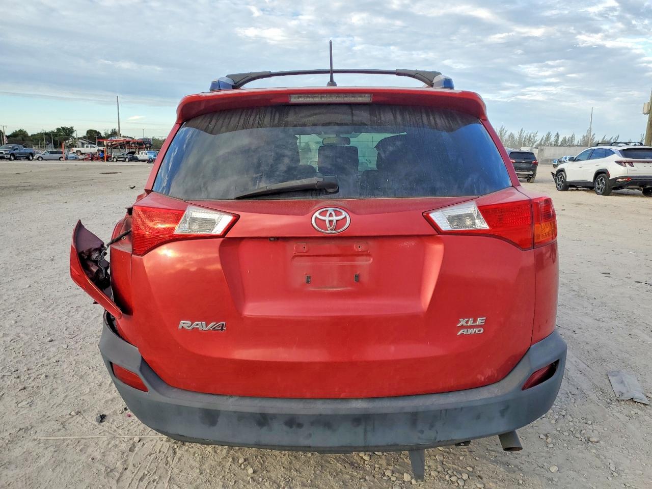 2013 TOYOTA RAV4 XLE photo 6
