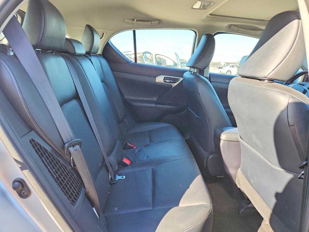 2013 LEXUS CT 200 photo 11