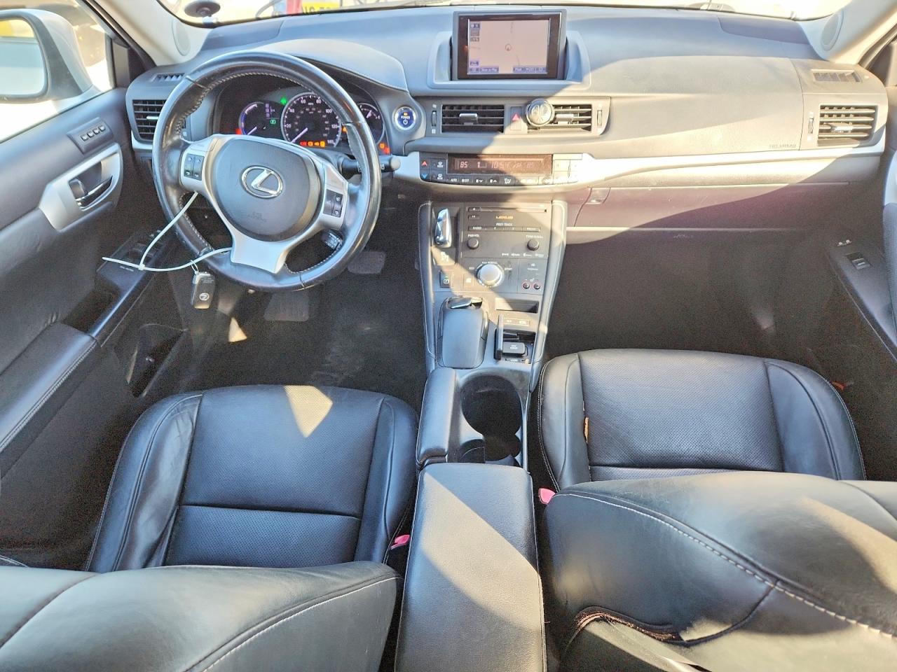 2013 LEXUS CT 200 photo 8