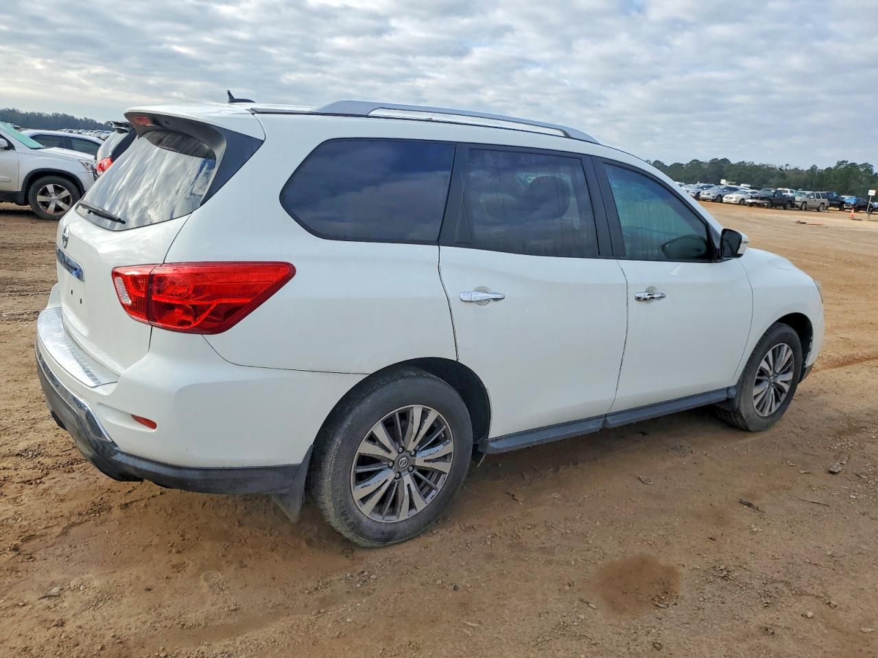 2017 NISSAN PATHFINDER S photo 3