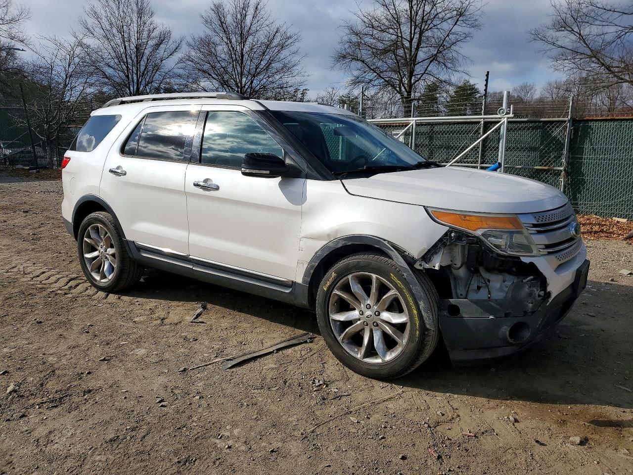 2014 FORD EXPLORER XLT photo 4