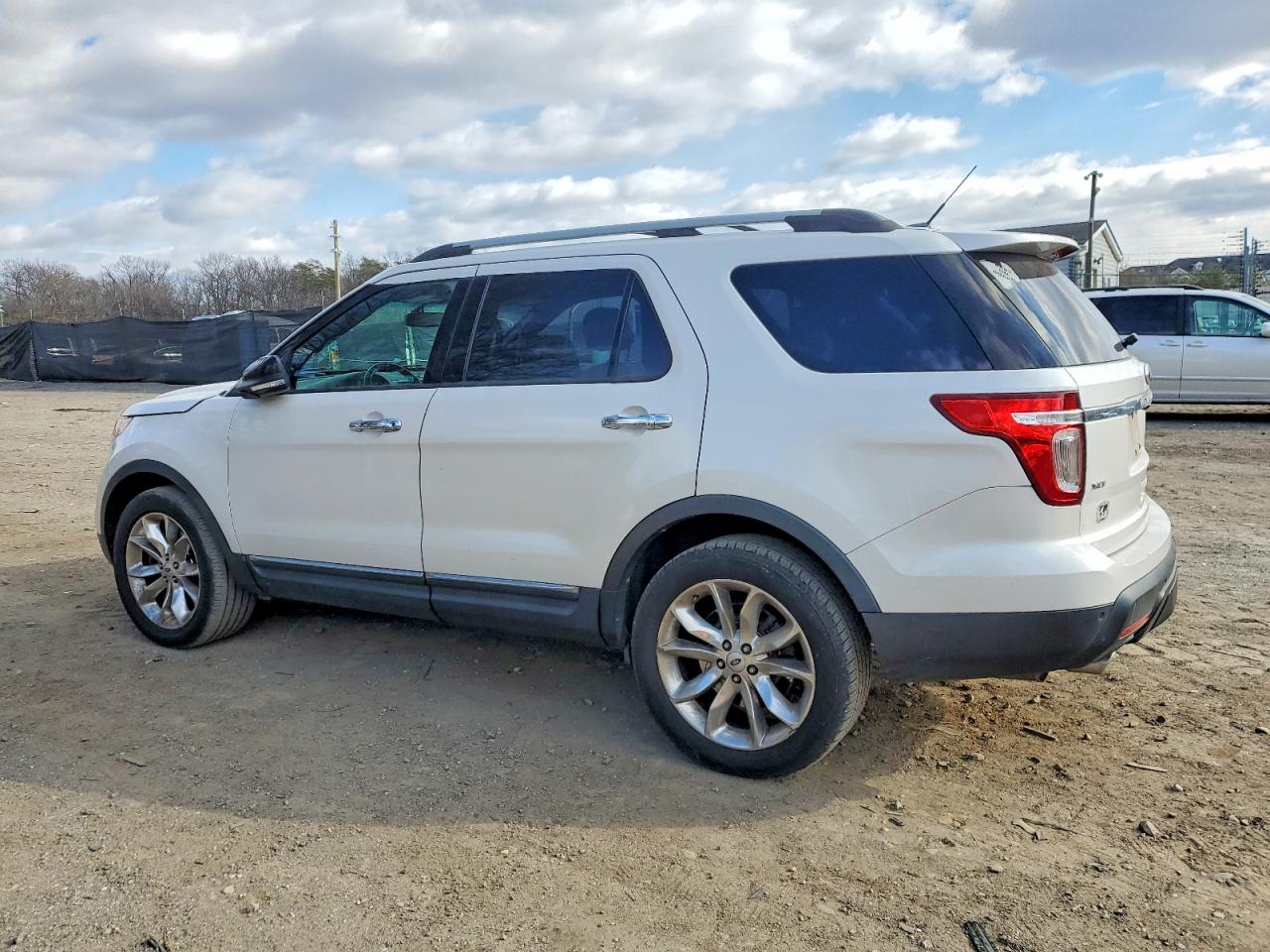 2014 FORD EXPLORER XLT photo 2