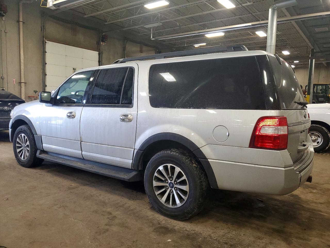2017 FORD EXPEDITION EL XLT photo 2