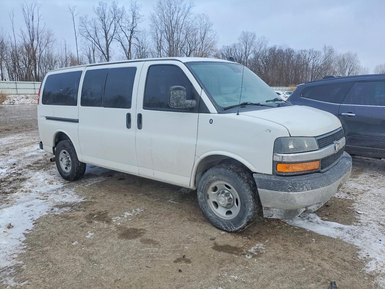 2019 CHEVROLET EXPRESS G3500 LT photo 4