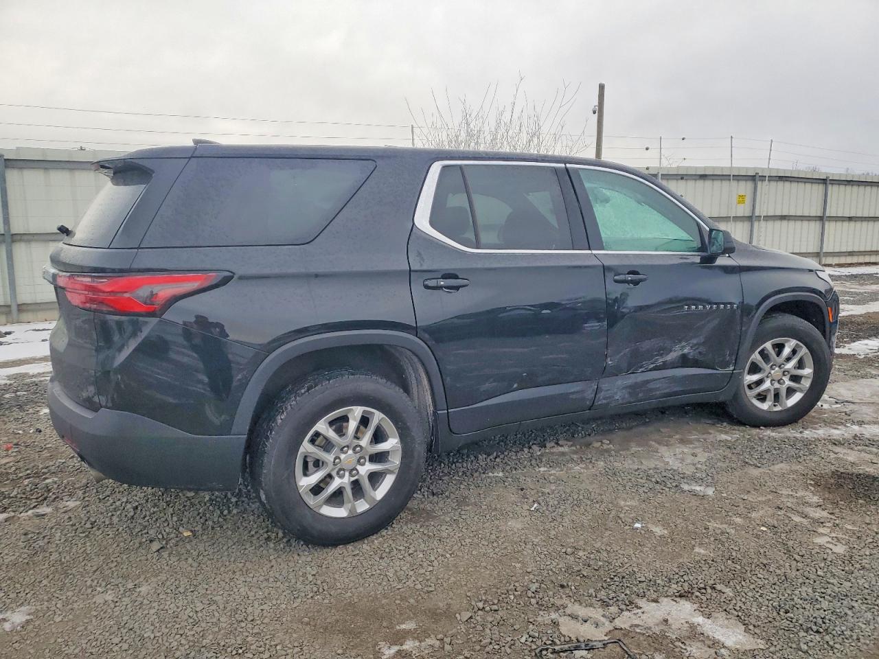 2023 CHEVROLET TRAVERSE LS photo 3