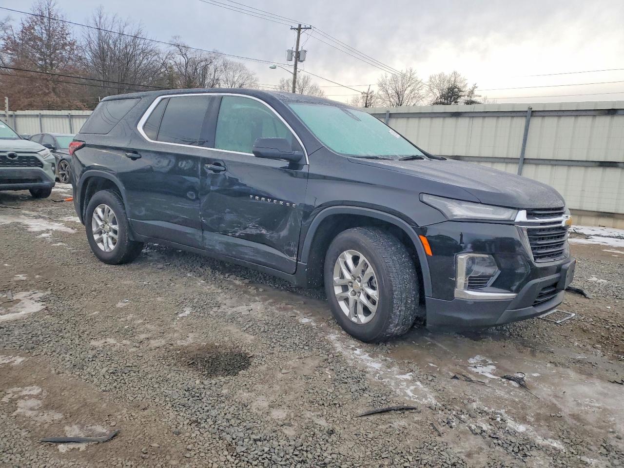 2023 CHEVROLET TRAVERSE LS photo 4