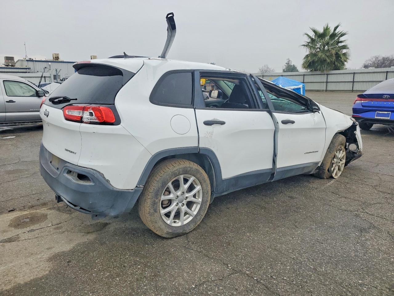 2016 JEEP CHEROKEE SPORT photo 3