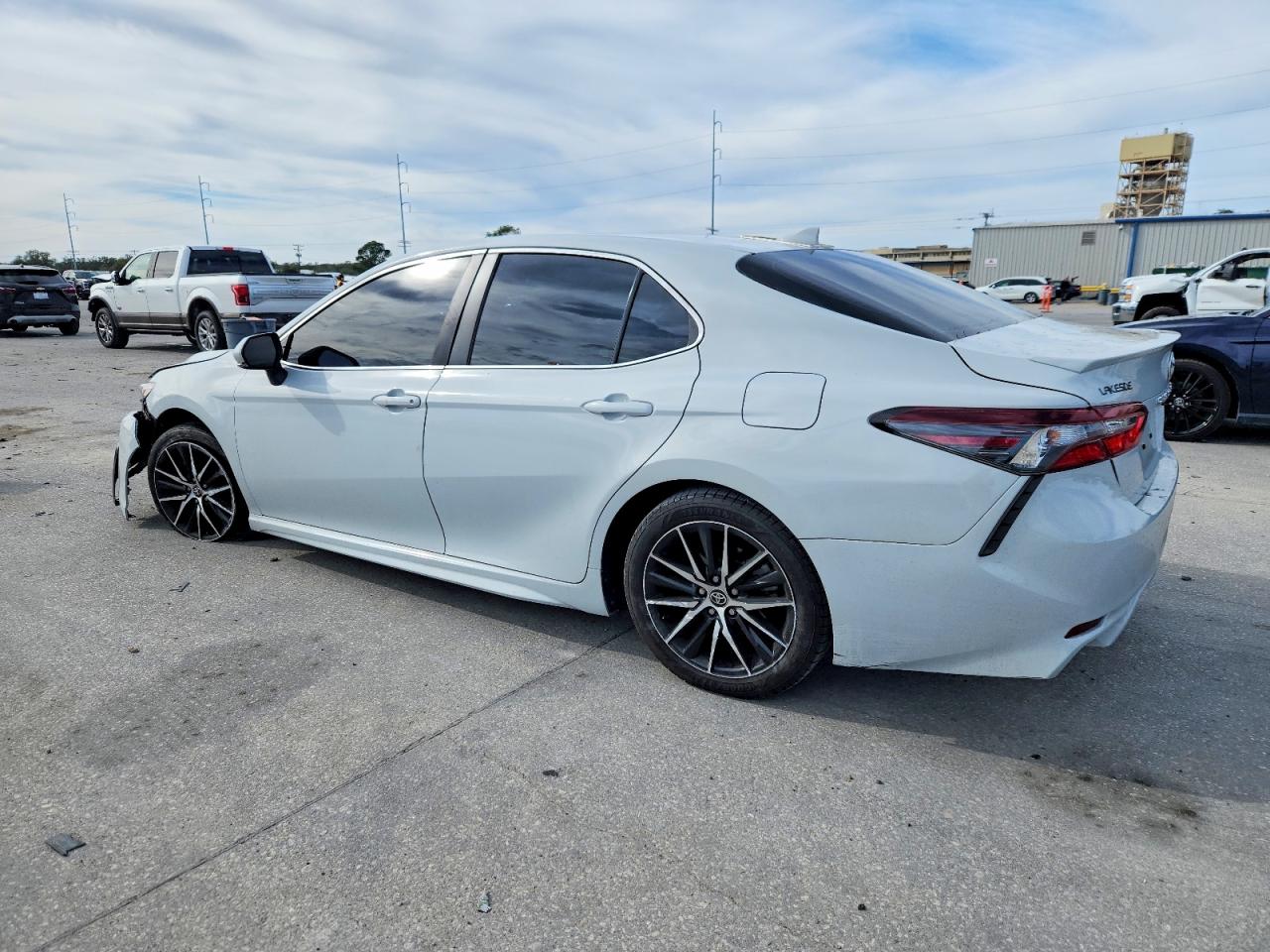 2023 TOYOTA CAMRY SE photo 2