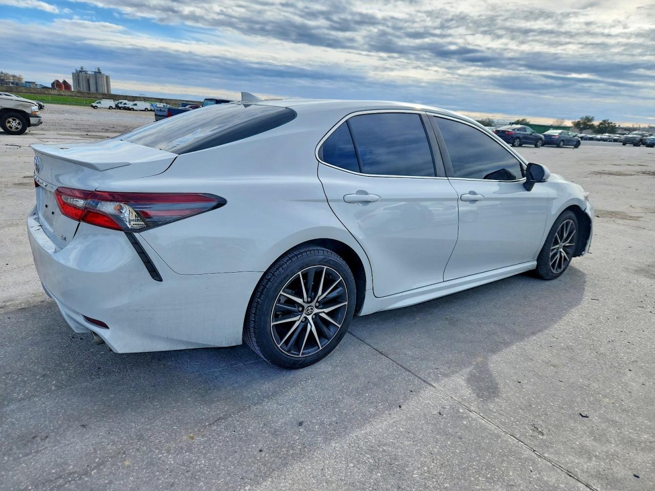 2023 TOYOTA CAMRY SE photo 3