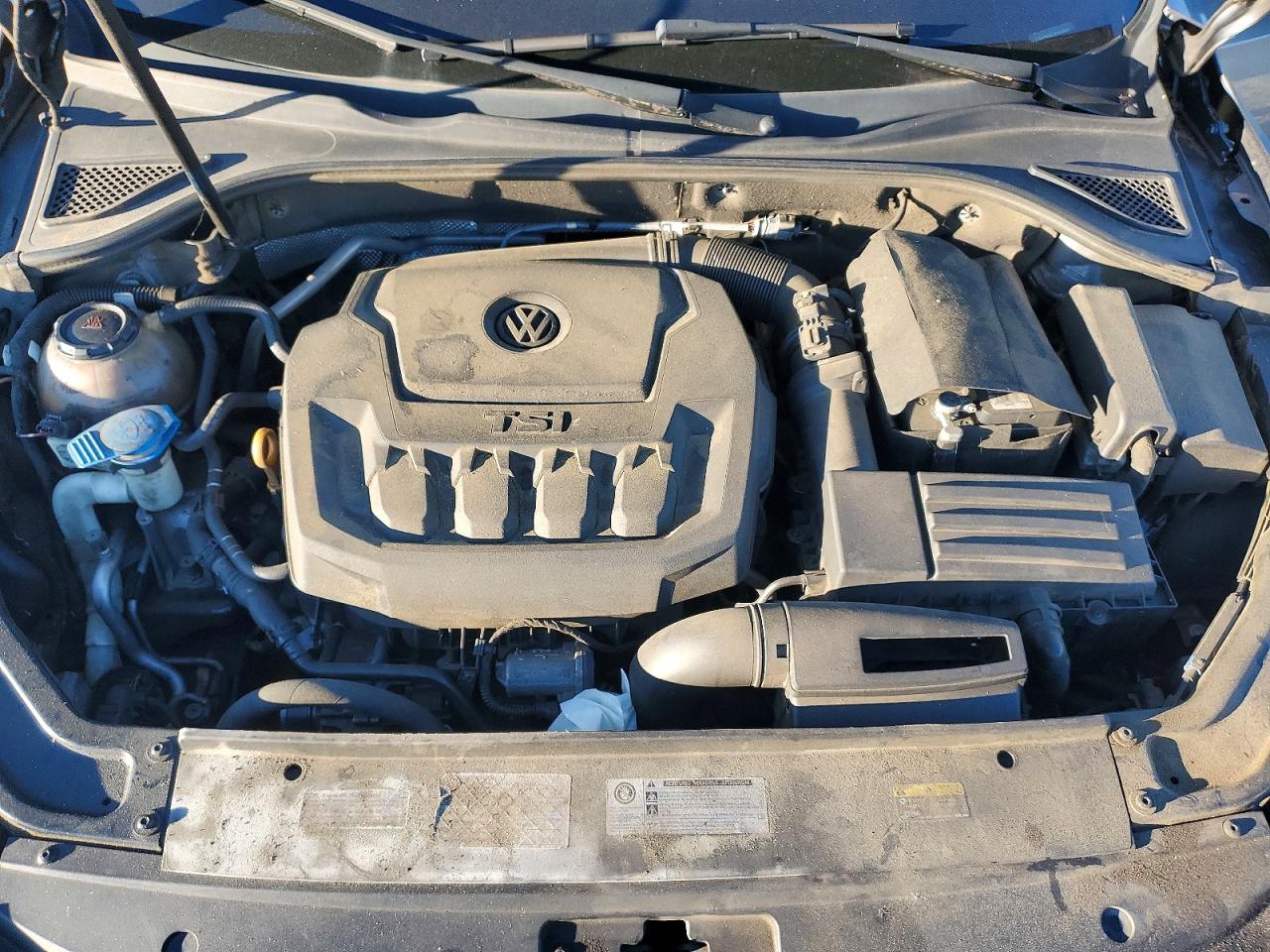 2018 VOLKSWAGEN PASSAT S photo 21