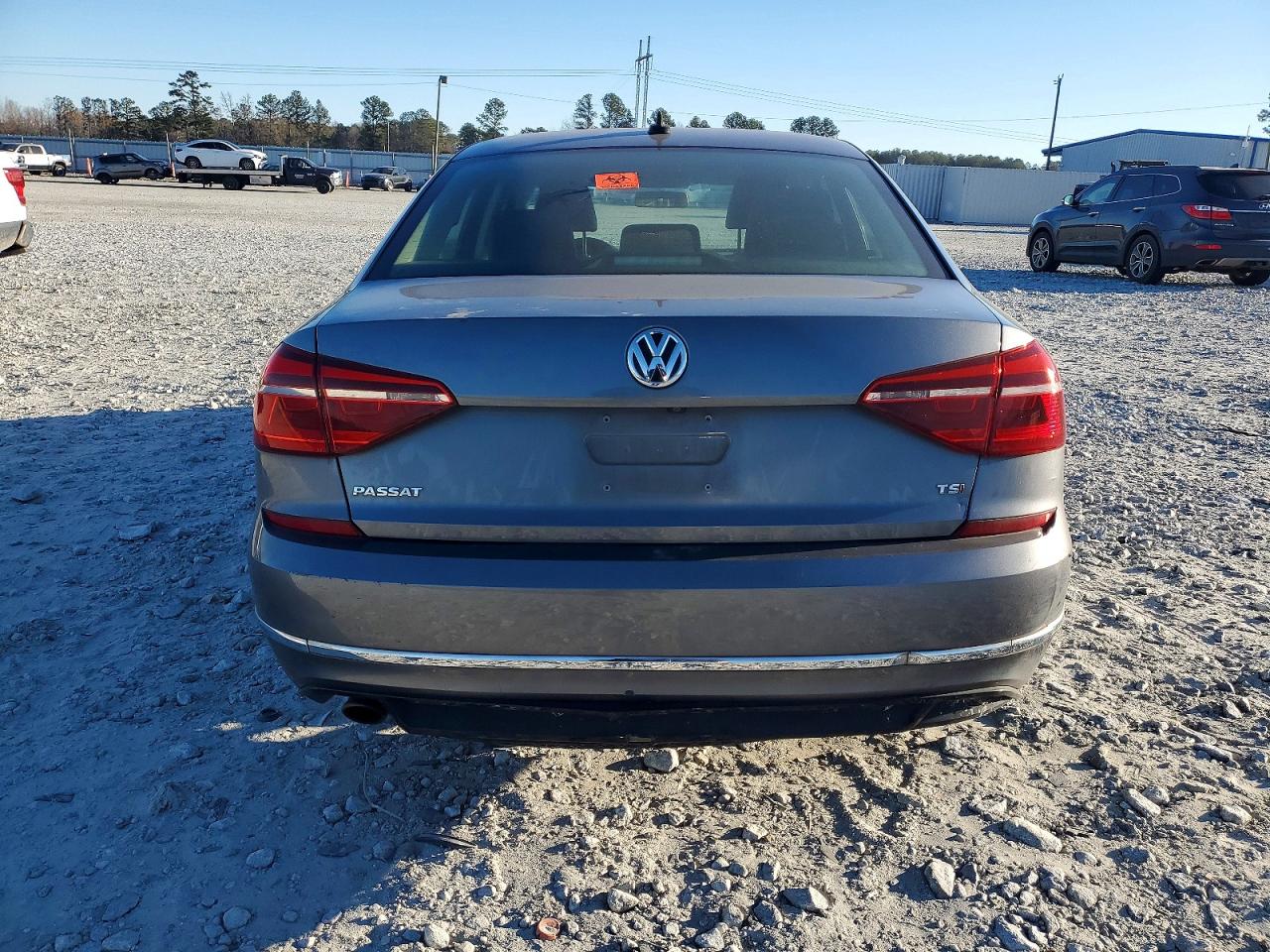 2018 VOLKSWAGEN PASSAT S photo 11