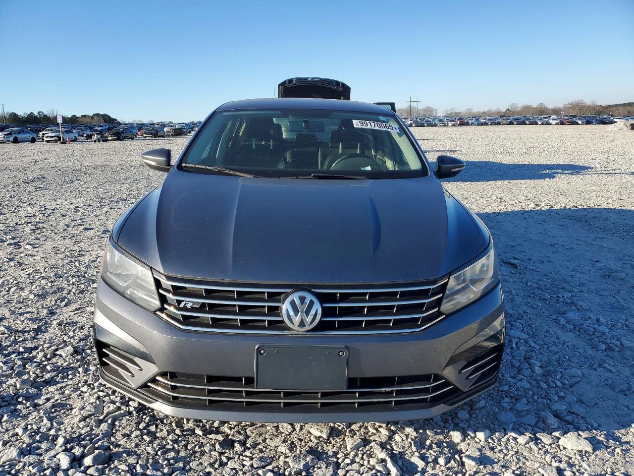 2018 VOLKSWAGEN PASSAT S photo 9
