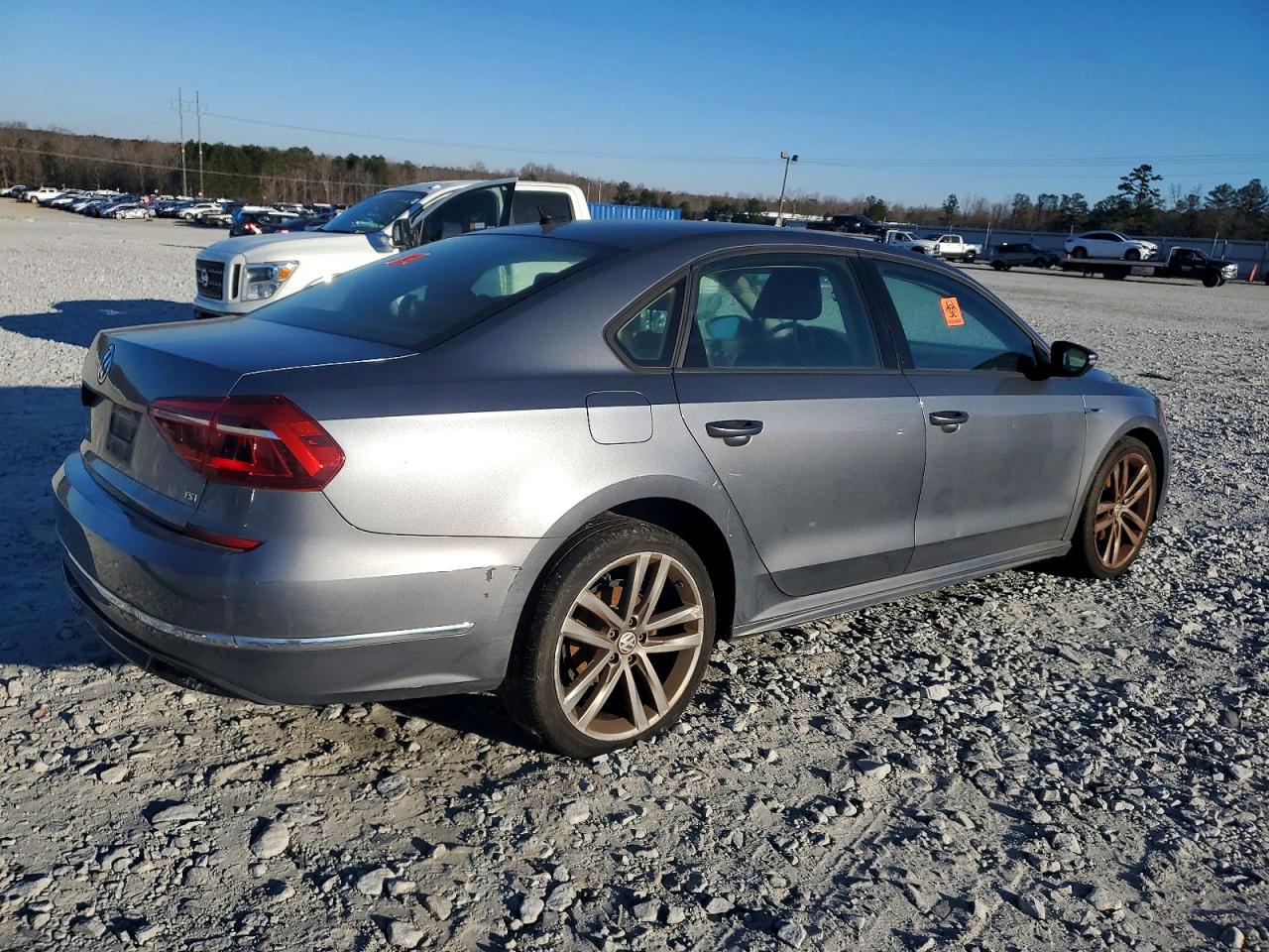 2018 VOLKSWAGEN PASSAT S photo 5