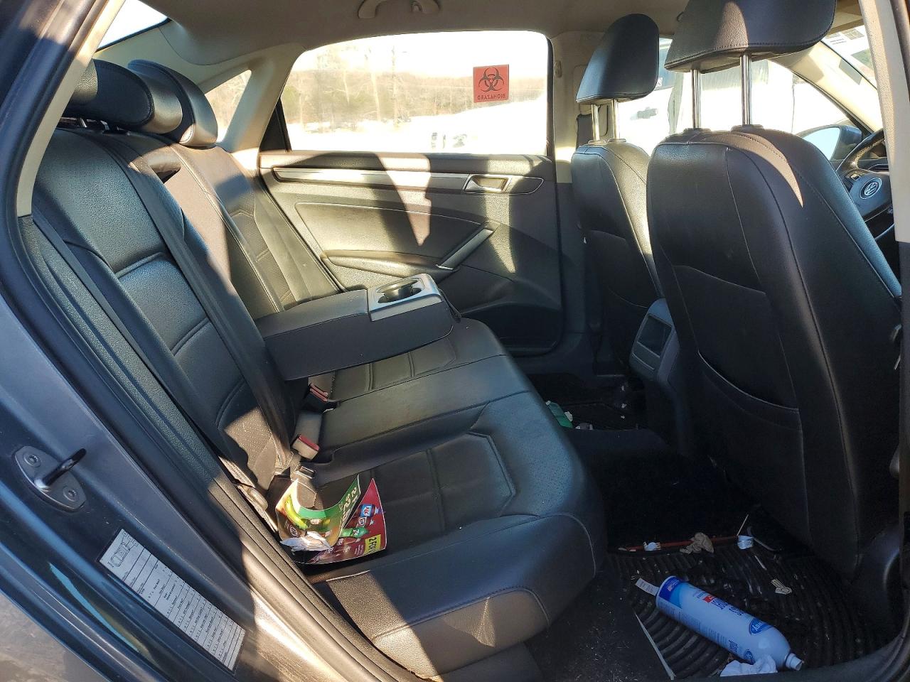 2018 VOLKSWAGEN PASSAT S photo 19
