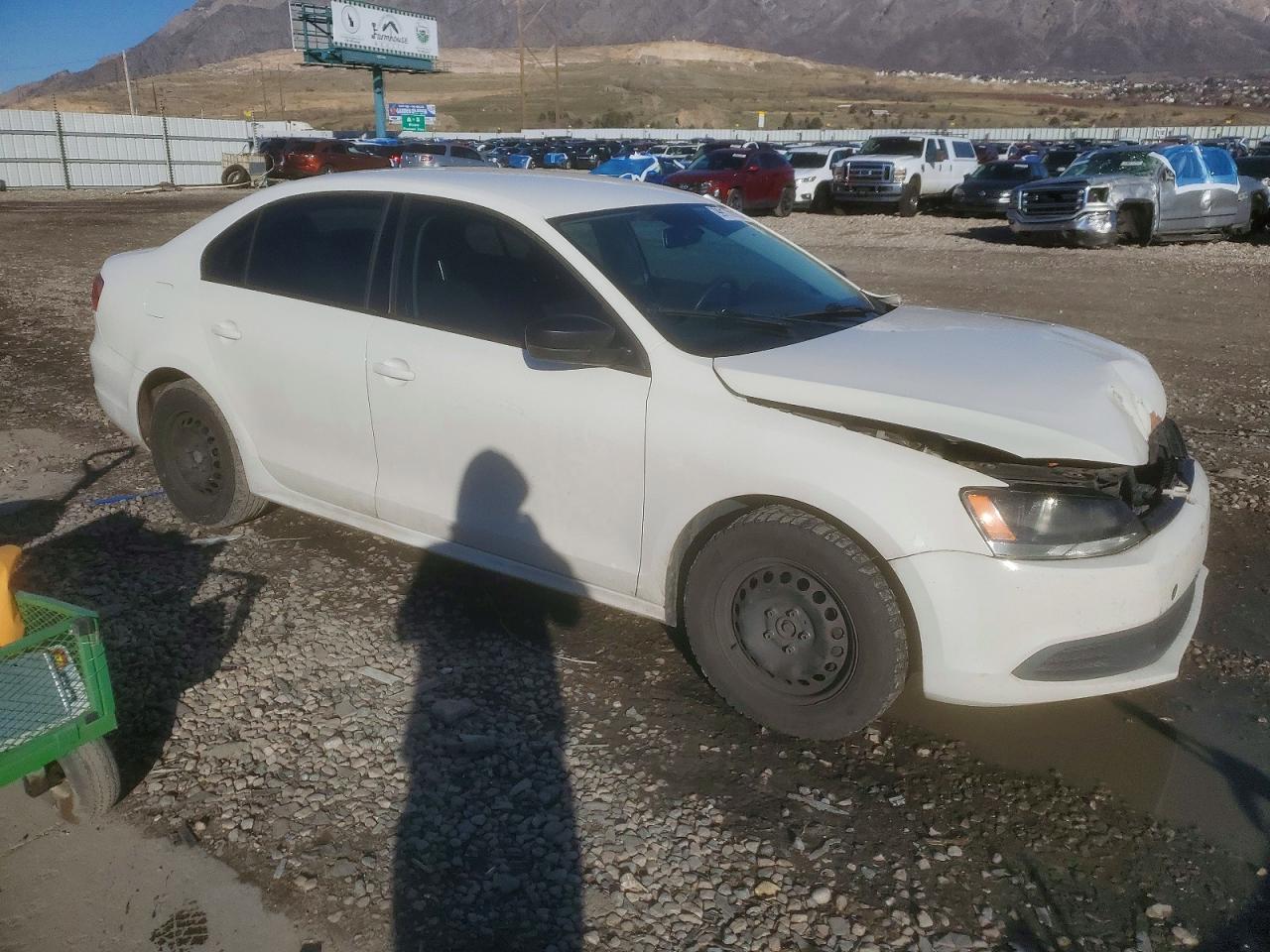 2013 VOLKSWAGEN JETTA BASE photo 4