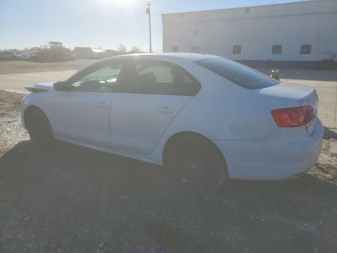 2013 VOLKSWAGEN JETTA BASE photo 2