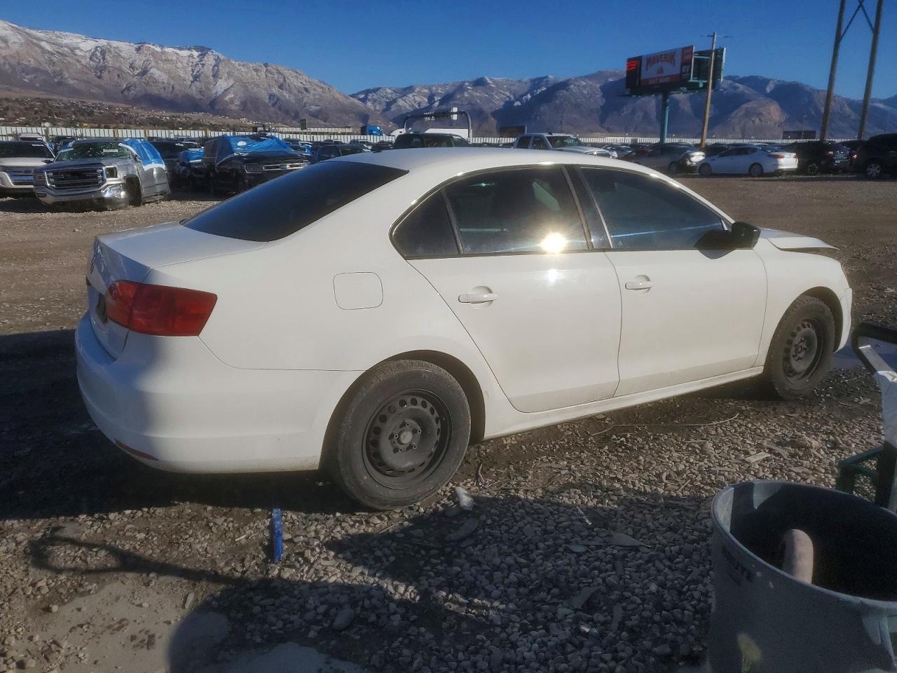 2013 VOLKSWAGEN JETTA BASE photo 3