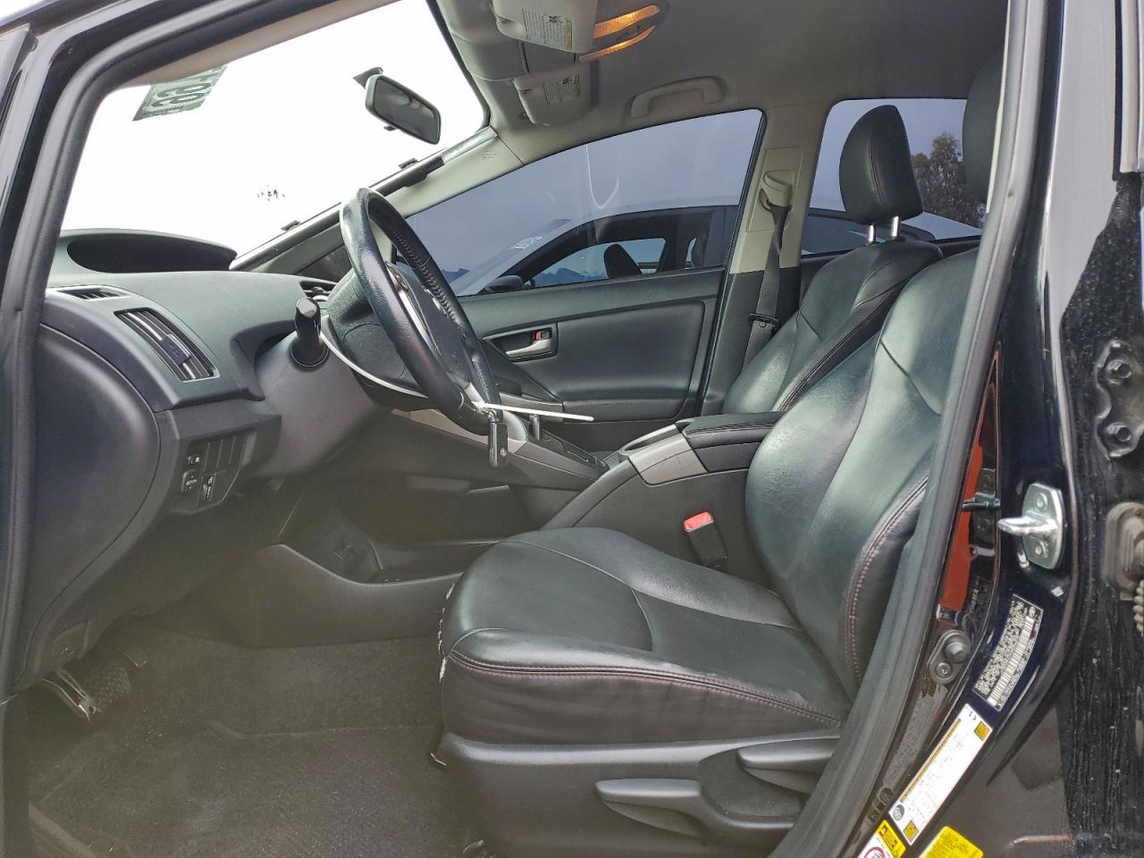 2013 TOYOTA PRIUS photo 7