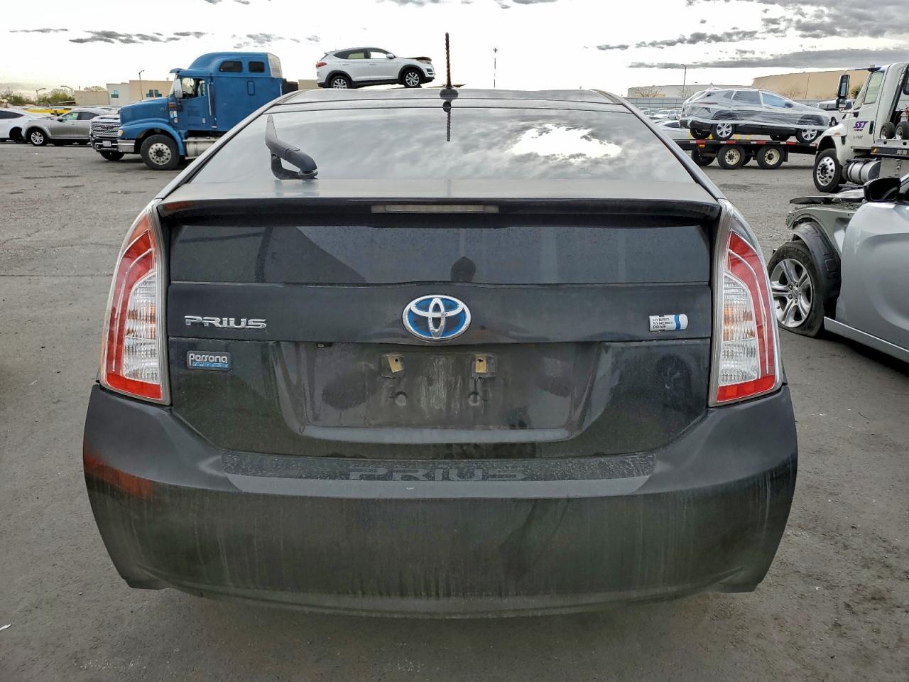 2013 TOYOTA PRIUS photo 6